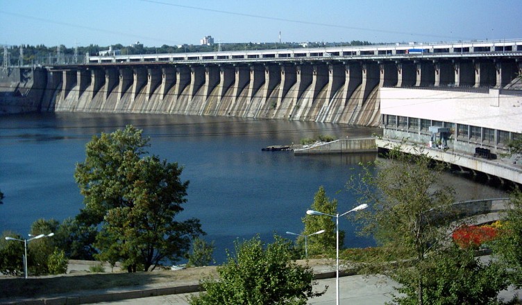 1200px-Dnieper_Hydroelectric_Station_in_2005