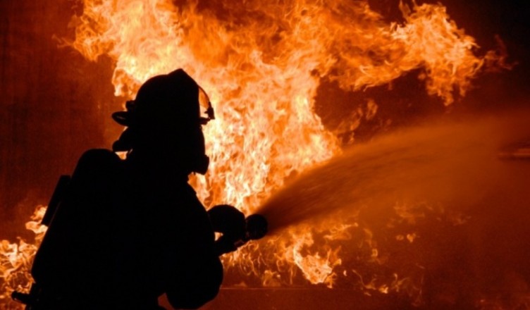incendiu-de-proportii-in-bucuresti-pompierii-intervin-cu-10-autospeciale-410770