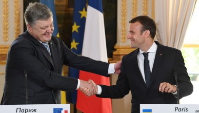 Macron_Poroshenko_Paris_june_2017_photo_-rferl_org