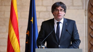 BARCELONA, SPAIN - OCTOBER 26:  Catalan President Carles Puigdemont makes a statement at the Catalan Government building Generalitat de Catalunya on October 26, 2017 in Barcelona, Spain.  (Photo by Jack Taylor/Getty Images)