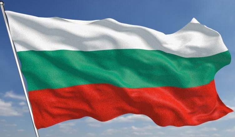 national-Flag-of-Bulgaria-Pictures