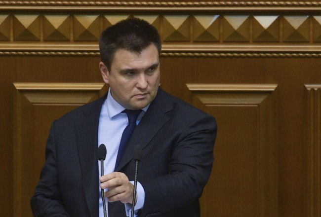 epa07191853 Ukrainian Foreign Minister Pavlo Klimkin speaks to lawmakers during extraordinary session of Parliament in Kiev, Ukraine, 26 November 2018. Ukrainian Parliament voted for accepting of the state of martial law in regions close to the Black and Azov seas and along of the border with Russia for a period 30 days. As well, Parliament fixed the date of Presidential elections on the 31 March 2018. Russia has seized three Ukrainian vessels amid their leaving the Kerch Strait on 25 November 2018. The two small-sized 'Berdiansk' and 'Nikopol' armored artillery boats have come under enemy fire and are now dead in the water. The 'Yany Kapu' tugboat has forcibly been stopped. The vessels have been captured by special forces of the Russian Federation, the press service of Ukraine's Navy said on Facebook on Sunday evening.  EPA/STEPAN FRANKO 
Dostawca: PAP/EPA.