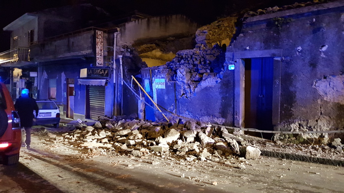 Crolli a nord di Catania dopo il terremoto di magnitudo 4.8 di questa notte. ORIETTA SCARDINO / ANSA