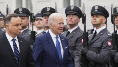 U.S. President Joe Biden, center, and Polish President Andrzej Duda walk past honour guard during a military welcome ceremony at the Presidential Palace in Warsaw, Poland, on Saturday, March 26, 2022. (AP Photo/Czarek Sokolowski)