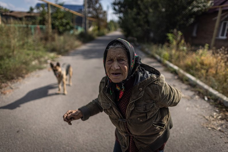 17 September 2023, Ukraine, Orichiw: 60-year-old Dina is walking a dog to her house in the frontline town of Orichiw (Orikhiv). She is one of the few who still lives in the town, which used to have almost 14,000 inhabitants and is located only a few kilometers from the current front. After heavy fighting and permanent artillery fire, most of the houses are either completely destroyed or uninhabitable, however, in the course of the current counter-offensive, Ukrainian forces were able to regain control of the town. (to dpa "Village in a hail of shells - Ukrainian offensive makes slow progress") Photo: Oliver Weiken/dpa (Photo by Oliver Weiken/picture alliance via Getty Images)