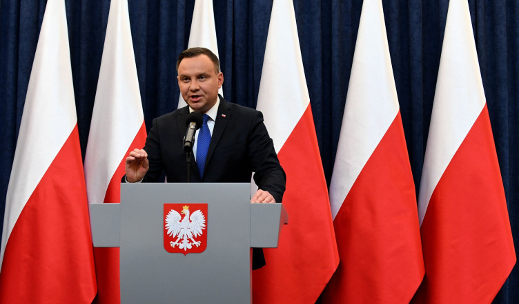 TOPSHOT - Poland's President Andrzej Duda gives a press conference on February 6, 2018 in Warsaw to announces that he will sign into law a controversial Holocaust bill which has sparked tensions with Israel, the US and Ukraine. (Photo by JANEK SKARZYNSKI / AFP) (Photo by JANEK SKARZYNSKI/AFP via Getty Images)