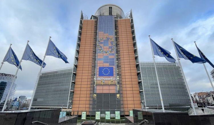 BRUSSELS, BELGIUM - JANUARY 03: The Headquarters of the European Commission (Berlaymont Building) and European Union flags are seen in Brussels, Belgium on January 3, 2023. (Photo by Dursun Aydemir/Anadolu Agency via Getty Images)