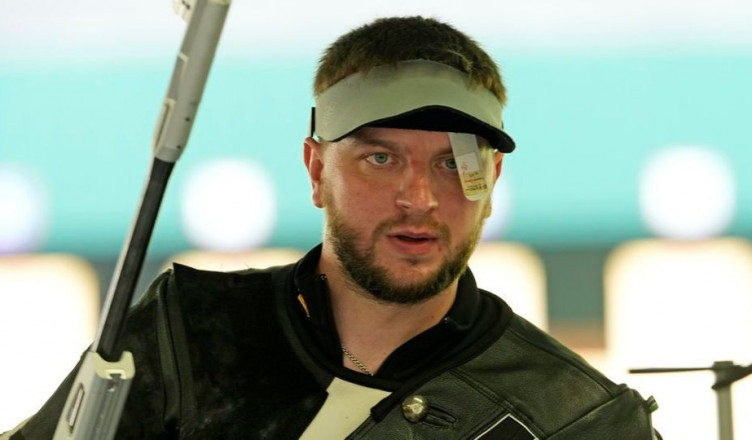 Ukraine's Serhiy Kulish competes in the 50m rifle 3 positions men's qualification round at the 2024 Summer Olympics, Wednesday, July 31, 2024, in Chateauroux, France. (AP Photo/Manish Swarup)