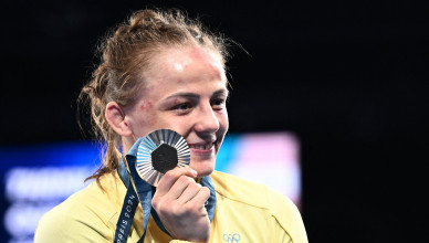 Paris 2024 Olympics - Wrestling - Women's Freestyle 62kg Victory Ceremony - Champ-de-Mars Arena, Paris, France - August 10, 2024. Silver medallist Iryna Koliadenko of Ukraine poses with her medal. REUTERS/Arlette Bashizi