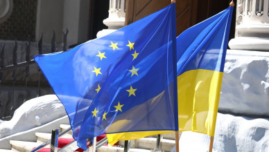 KYIV, UKRAINE – MAY 9: Flags of Ukraine and the European Union fly near a government building on May 9, 2024 in Kyiv, Ukraine. On Europe Day, the President of the European Parliament, Roberta Metzola, arrived in Ukraine with an unannounced visit. Roberta Metzola was one of the first high-ranking politicians to visit Kyiv after the large-scale invasion of Russia - her first visit she made on April 1, 2022. During today's meeting with the President of Ukraine, they discussed the situation at the front, defense support, Ukraine's European integration, and the Global Peace Summit. (Photo by Viktor Kovalchuk/Global Images Ukraine via Getty Images)