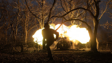 DONETSK OBLAST, UKRAINE - DECEMBER 08: Ukrainian soldiers fire D-30 artillery in the direction of Toretsk, Ukraine on December 08, 2024. (Photo by Diego Herrera Carcedo/Anadolu via Getty Images)