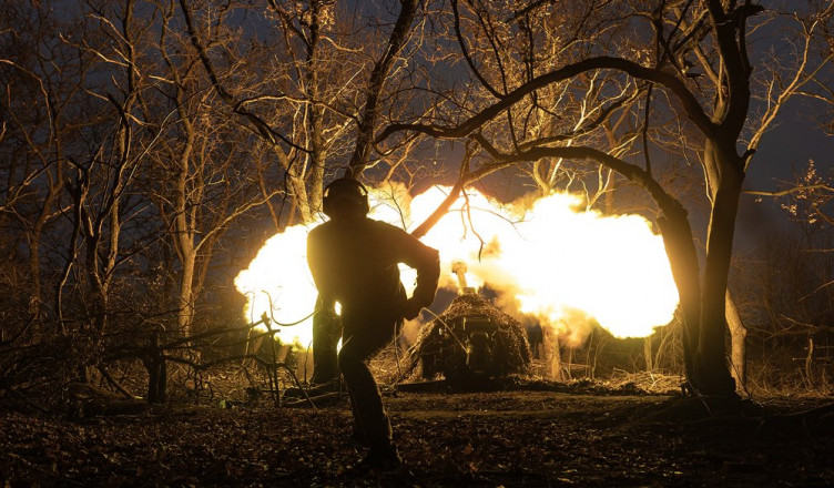 DONETSK OBLAST, UKRAINE - DECEMBER 08: Ukrainian soldiers fire D-30 artillery in the direction of Toretsk, Ukraine on December 08, 2024. (Photo by Diego Herrera Carcedo/Anadolu via Getty Images)