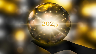 Fortunetelling,2025,With,A,Crystal,Ball,In,A,Hand,,Festive