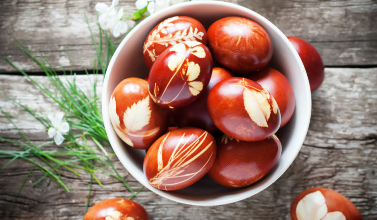 00 Acum ouă vopsite