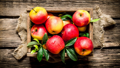 Fresh,Red,Apples,In,Wooden,Box.,On,Wooden,Background.,Top